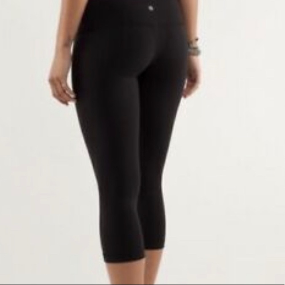 Lululemon crops, black